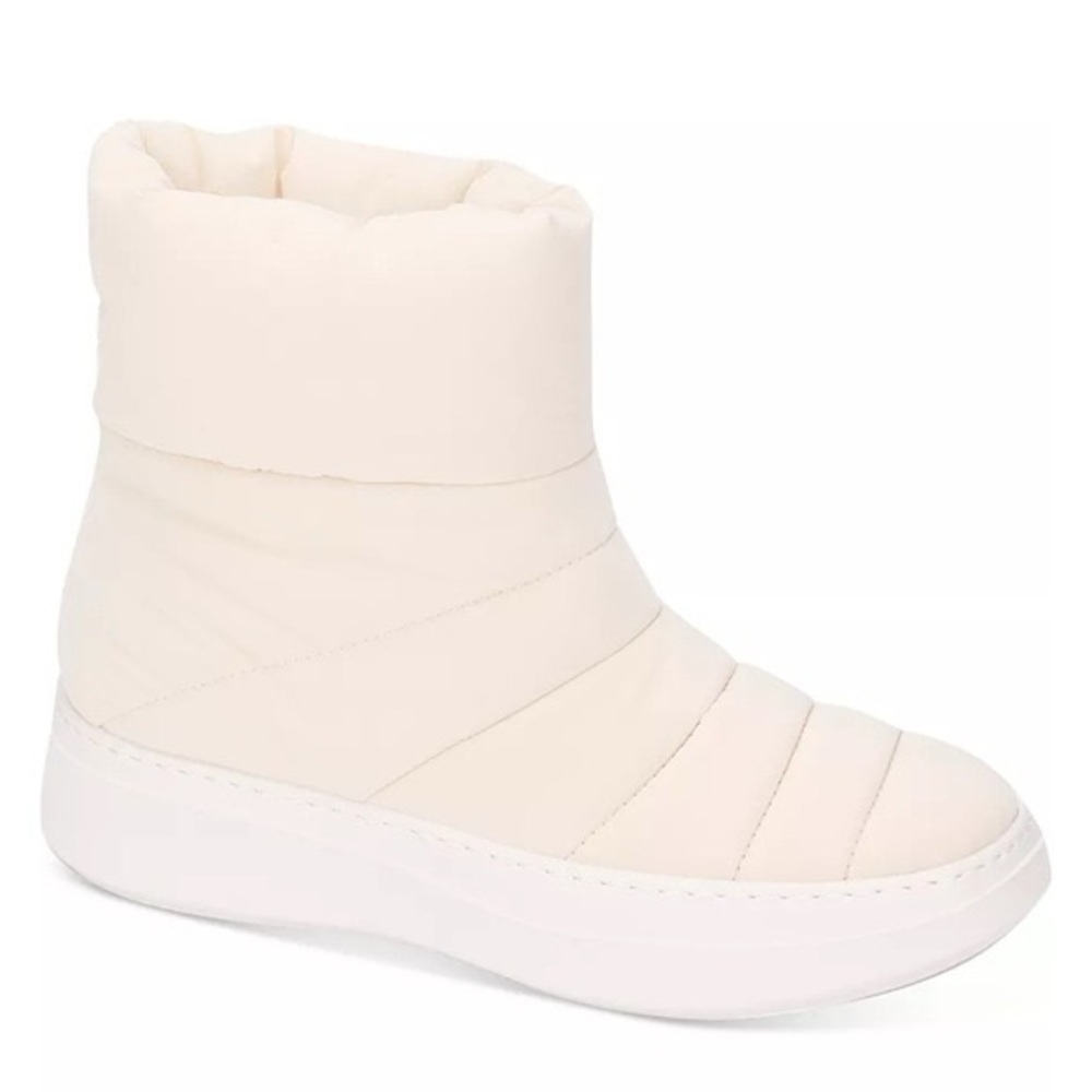 New in Box: Gentle Souls by Kenneth Cole Women's Cream Quilted Ankle Boots NWT - Picture 2 of 2